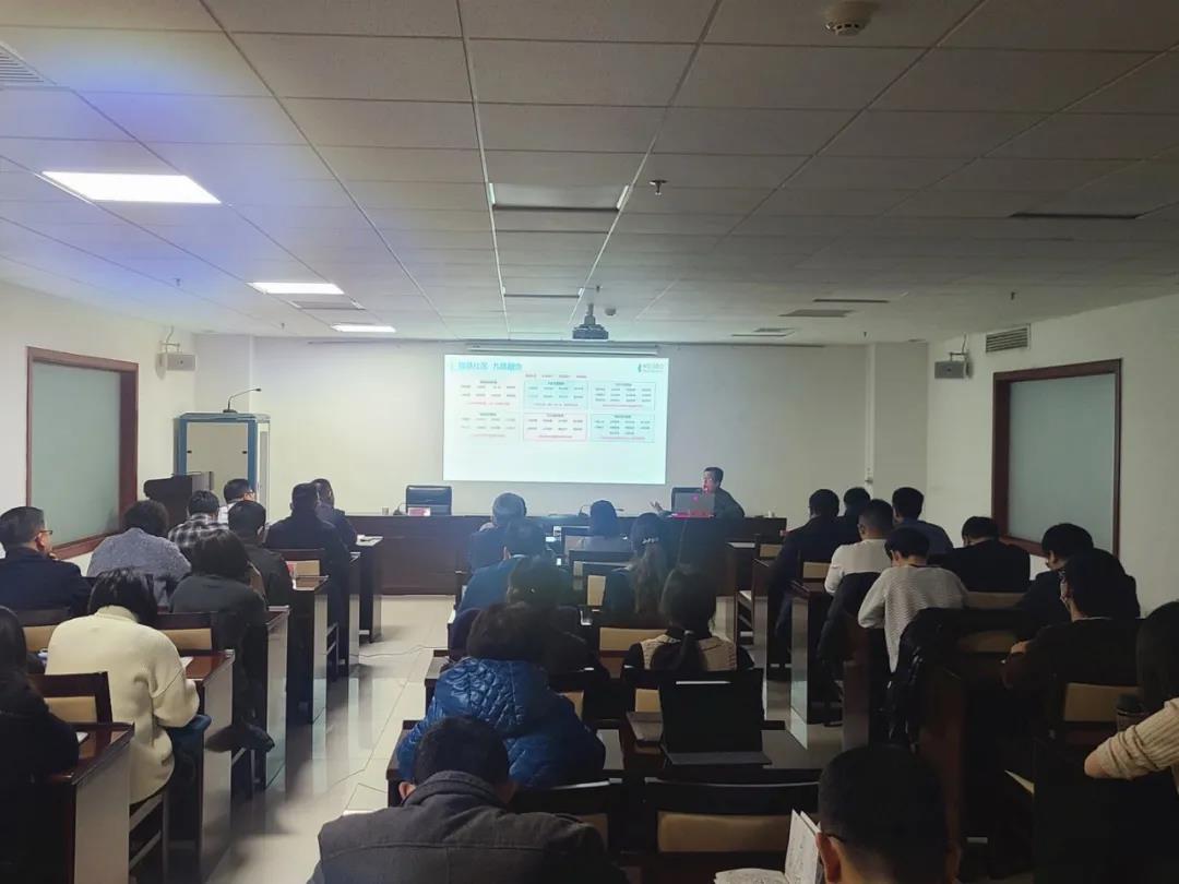 蒼穹數(shù)碼技術(shù)專家在銀川智慧小區(qū)建設(shè)座談會上作培訓(xùn)交流！
